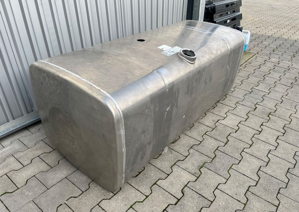 Zbiornik paliwa MAN TGX TGS 590 litrów bak - Préparation du carburant pour Camion: photos 3 Zbiornik paliwa MAN TGX TGS 590 litrów bak - Préparation du carburant pour Camion: photos 3