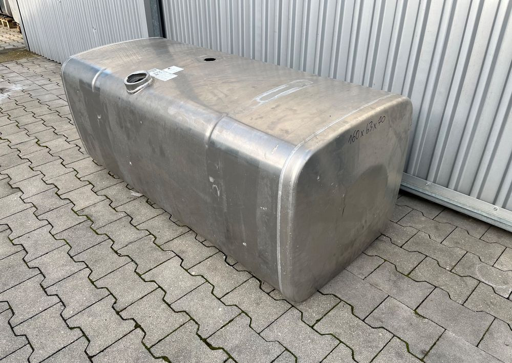 Zbiornik paliwa MAN TGX TGS 590 litrów bak - Préparation du carburant pour Camion: photos 2 Zbiornik paliwa MAN TGX TGS 590 litrów bak - Préparation du carburant pour Camion: photos 2