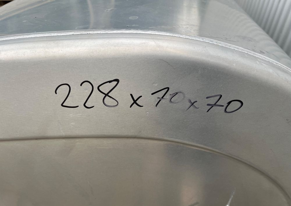 Zbiornik paliwa Volvo FH Renault 900 litrów bak jak nowy - Préparation du carburant pour Camion: photos 5 Zbiornik paliwa Volvo FH Renault 900 litrów bak jak nowy - Préparation du carburant pour Camion: photos 5