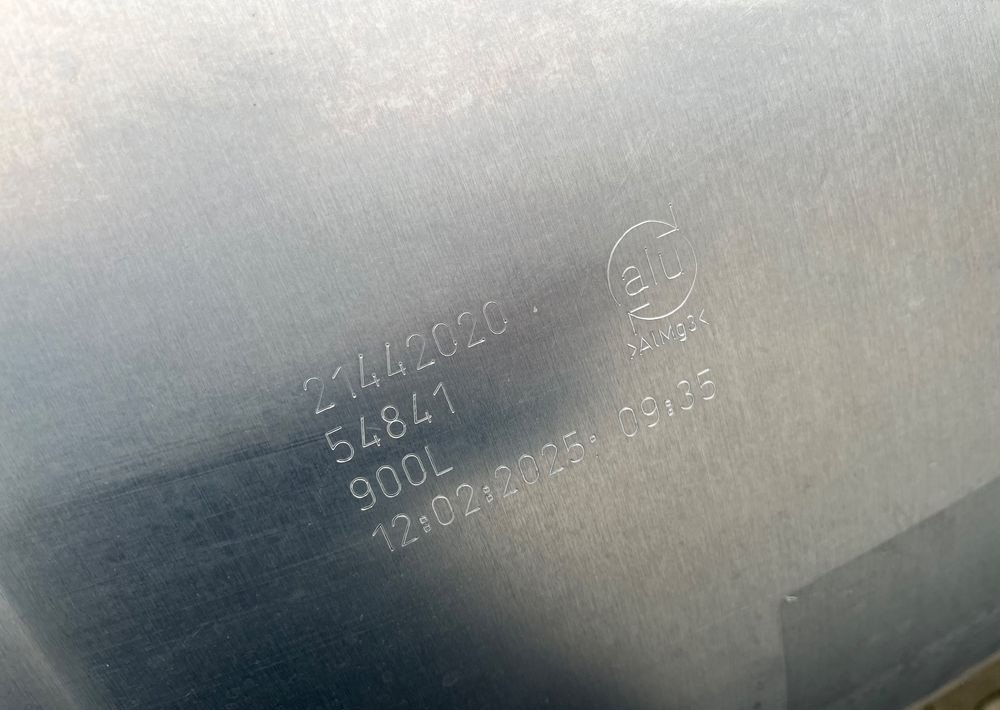 Zbiornik paliwa Volvo FH Renault 900 litrów bak jak nowy - Préparation du carburant pour Camion: photos 4 Zbiornik paliwa Volvo FH Renault 900 litrów bak jak nowy - Préparation du carburant pour Camion: photos 4