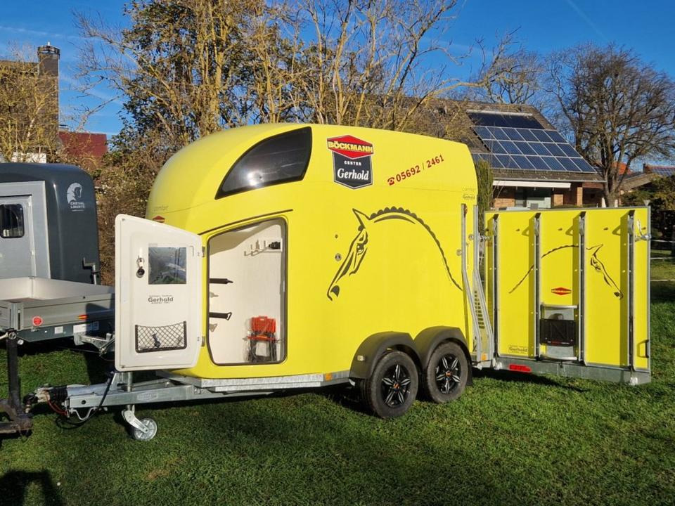 Böckmann Pferdeanhänger Comfort Flügeltür Sattelkammer 100km/h - Van chevaux: photos 1 Böckmann Pferdeanhänger Comfort Flügeltür Sattelkammer 100km/h - Van chevaux: photos 1