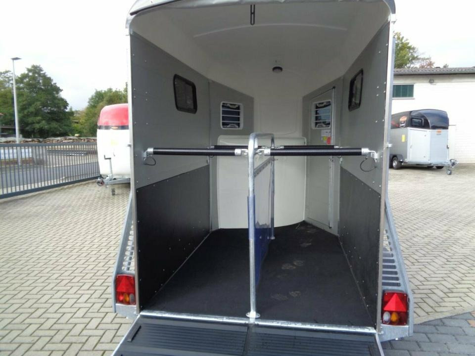 Böckmann Pferdeanhänger Portax Esprit ECO Aluboden Sattelkammer - Van chevaux: photos 4 Böckmann Pferdeanhänger Portax Esprit ECO Aluboden Sattelkammer - Van chevaux: photos 4