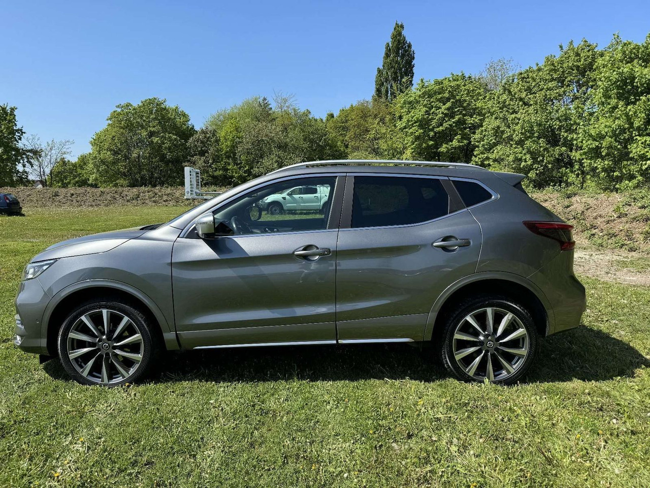 Nissan Qashqai 1.7 dCi N-Connecta 4x4 ALLRAD AUTOMATIK - SUV: photos 2 Nissan Qashqai 1.7 dCi N-Connecta 4x4 ALLRAD AUTOMATIK - SUV: photos 2