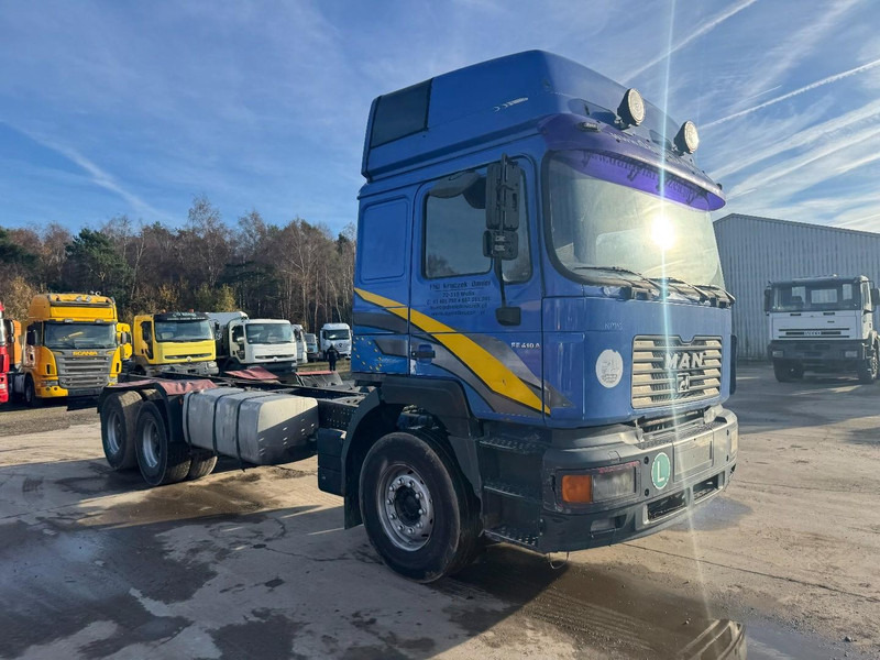 MAN 26.410 (BIG AXLE / 10 TIRES / 6X4 / 6 CYLINDER / MANUAL GEARBOX) - Châssis cabine: photos 3 MAN 26.410 (BIG AXLE / 10 TIRES / 6X4 / 6 CYLINDER / MANUAL GEARBOX) - Châssis cabine: photos 3