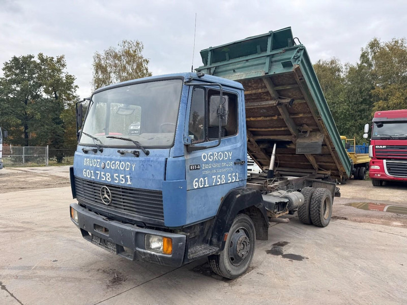 Mercedes-Benz SK 814 (6 CYLINDER / STEEL SUSPENSION / MANUAL PUMP / 3-SIDE TIPPER) - Camion benne: photos 1 Mercedes-Benz SK 814 (6 CYLINDER / STEEL SUSPENSION / MANUAL PUMP / 3-SIDE TIPPER) - Camion benne: photos 1