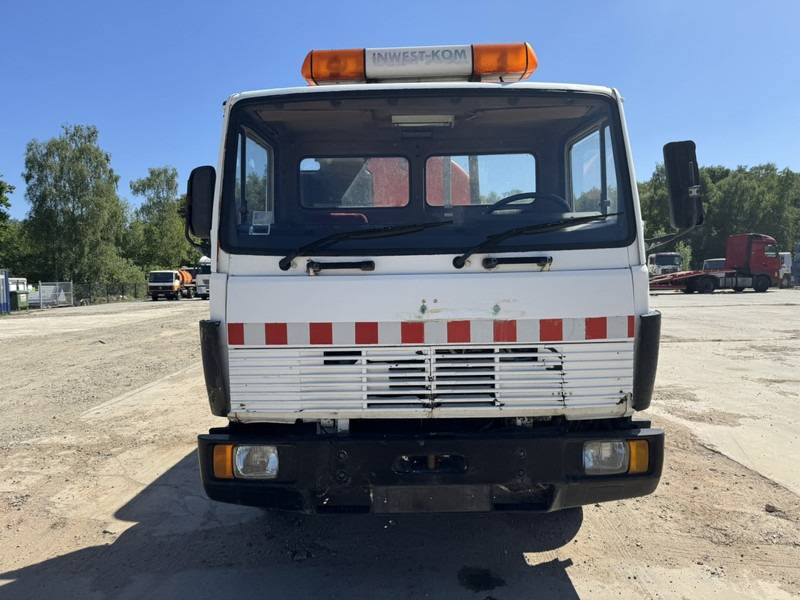 Mercedes-Benz SK 914 (8000 L / STEEL SUSPENSION & MANUAL PUMP / SUSPENSION LAMES & POMPE MANUELLE) - Camion hydrocureur: photos 2 Mercedes-Benz SK 914 (8000 L / STEEL SUSPENSION & MANUAL PUMP / SUSPENSION LAMES & POMPE MANUELLE) - Camion hydrocureur: photos 2