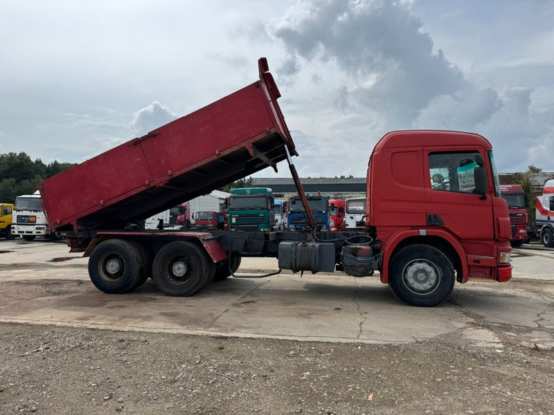 Scania 124 - 360 (BIG AXLES / STEEL SUSPENSION / MANUAL PUMP / MANUAL GEARBOX) - Camion benne: photos 4 Scania 124 - 360 (BIG AXLES / STEEL SUSPENSION / MANUAL PUMP / MANUAL GEARBOX) - Camion benne: photos 4