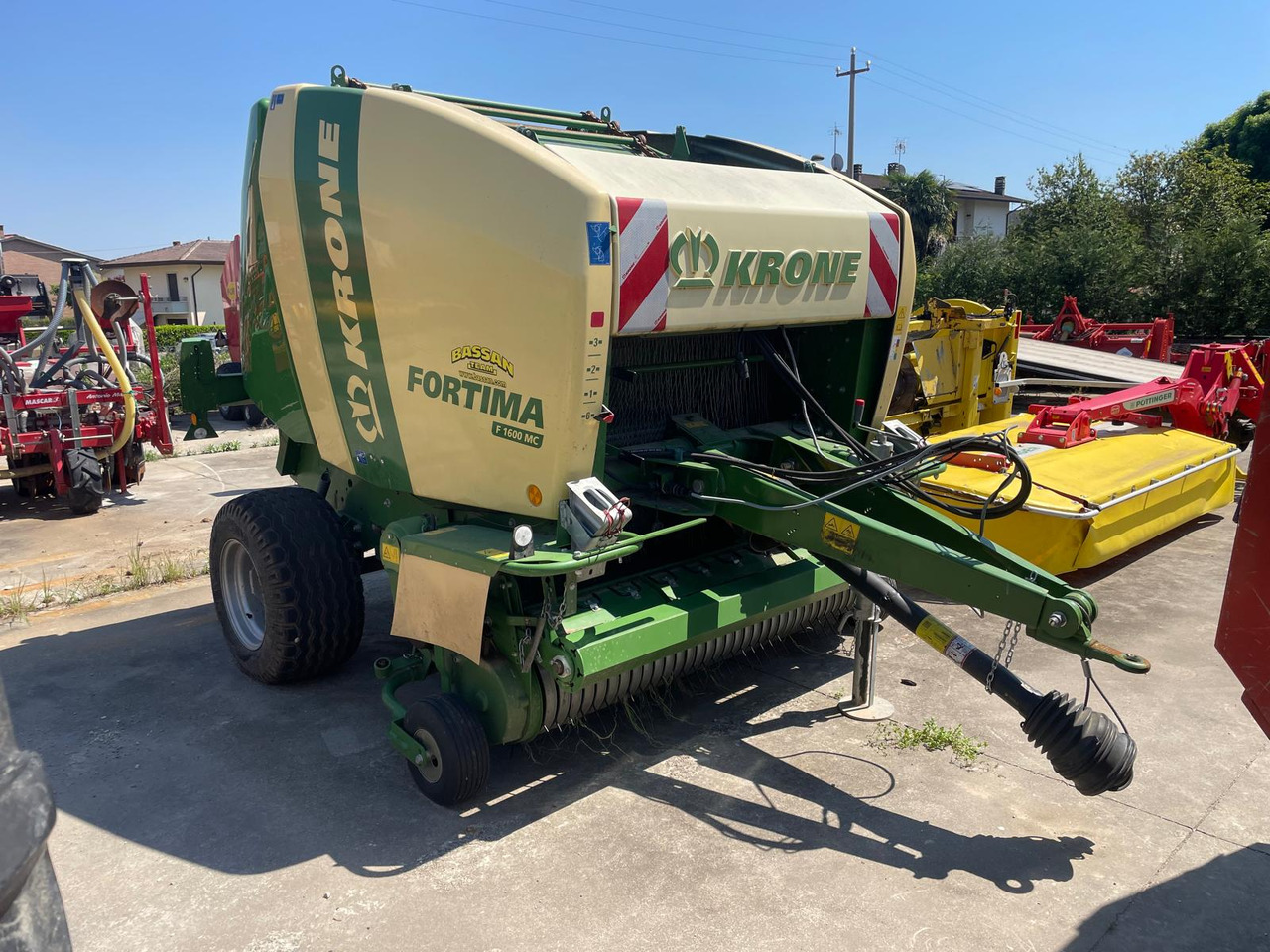 KRONE ROTOPRESSA FORTIMA F 1600 MC - Presse à balles rondes: photos 2 KRONE ROTOPRESSA FORTIMA F 1600 MC - Presse à balles rondes: photos 2