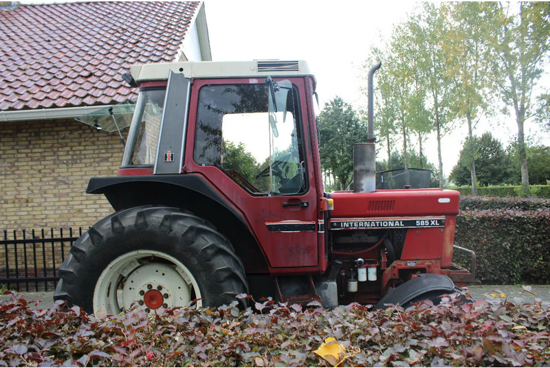 International 585 XL - Tracteur agricole: photos 2 International 585 XL - Tracteur agricole: photos 2