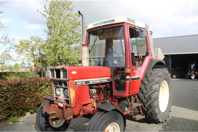 International 585 XL - Tracteur agricole: photos 5 International 585 XL - Tracteur agricole: photos 5