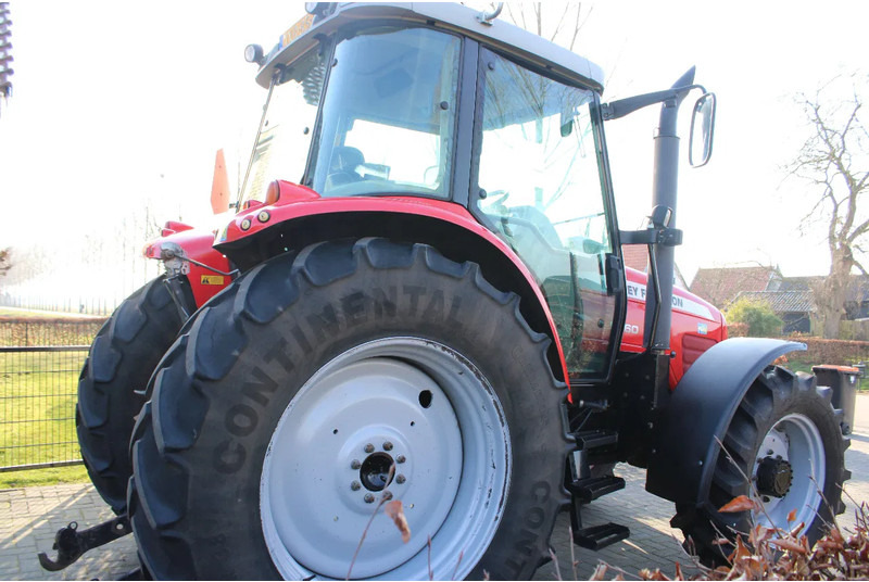 Massey Ferguson 5460 - Tracteur agricole: photos 4 Massey Ferguson 5460 - Tracteur agricole: photos 4