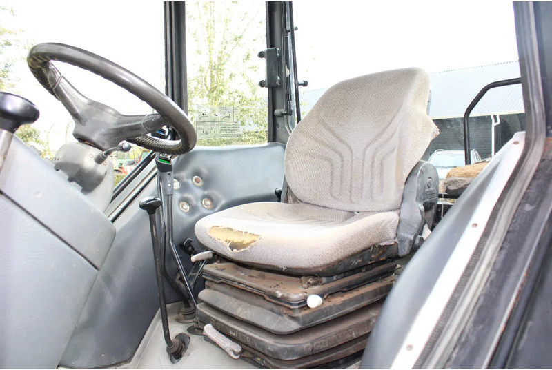 Tracteur agricole Valtra 900: photos 11