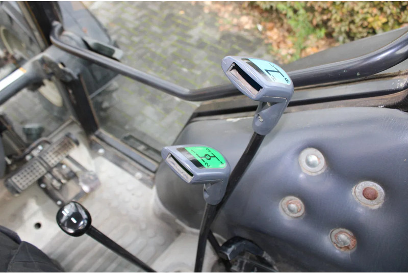 Tracteur agricole Valtra 900: photos 14
