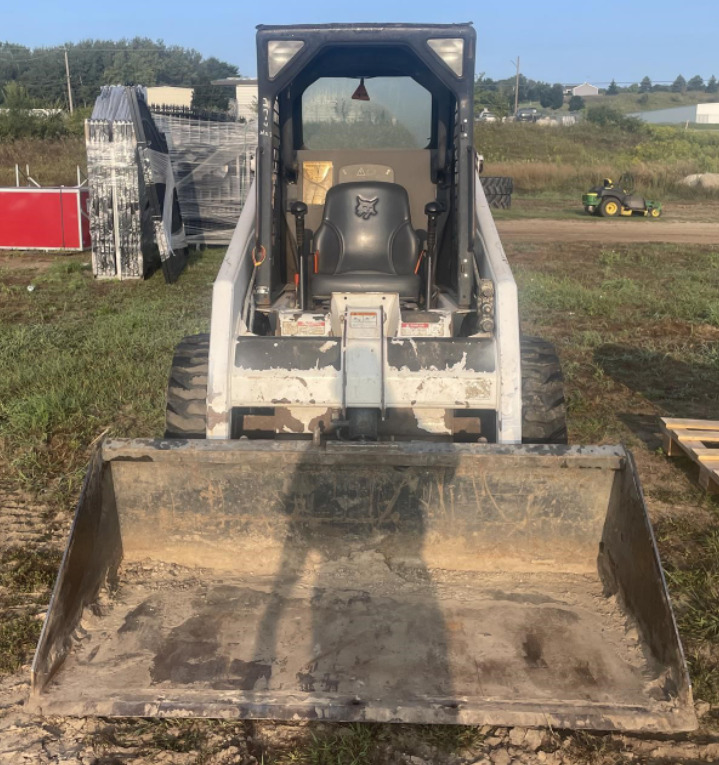 BOBCAT S130 - Mini chargeuse: photos 2 BOBCAT S130 - Mini chargeuse: photos 2