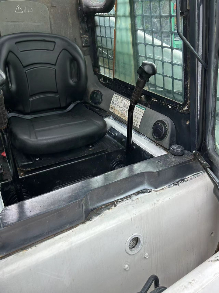Mini chargeuse BOBCAT S300: photos 9
