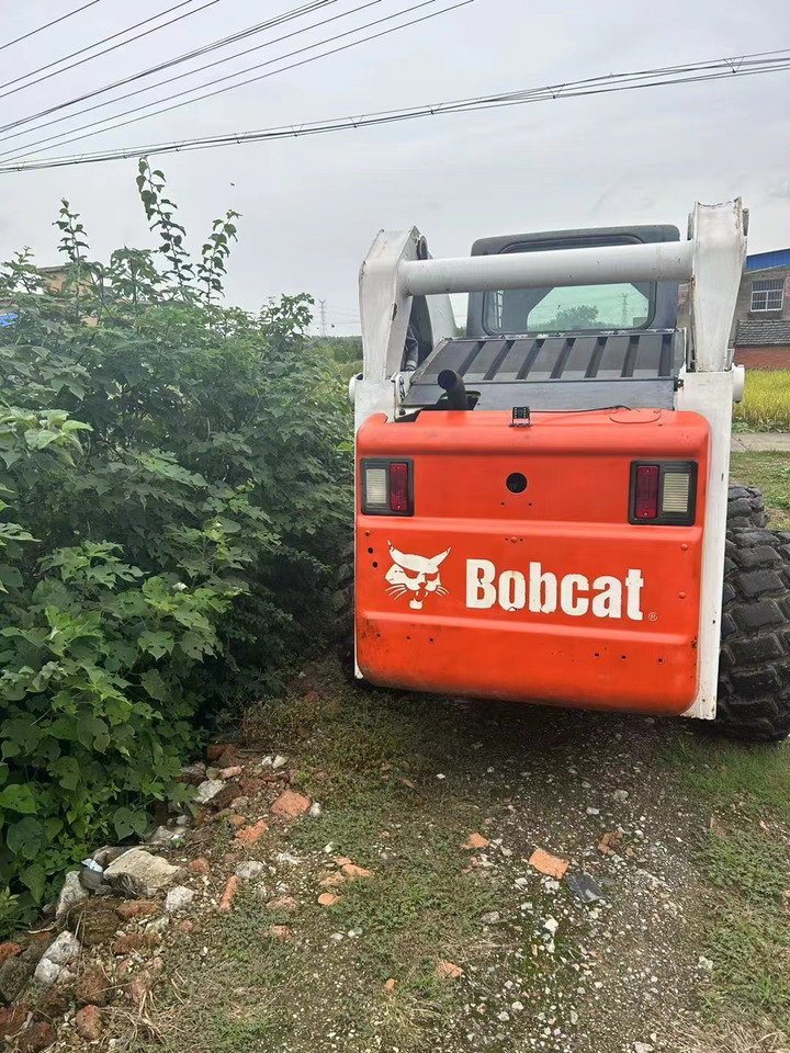 BOBCAT S300 - Mini chargeuse: photos 5 BOBCAT S300 - Mini chargeuse: photos 5
