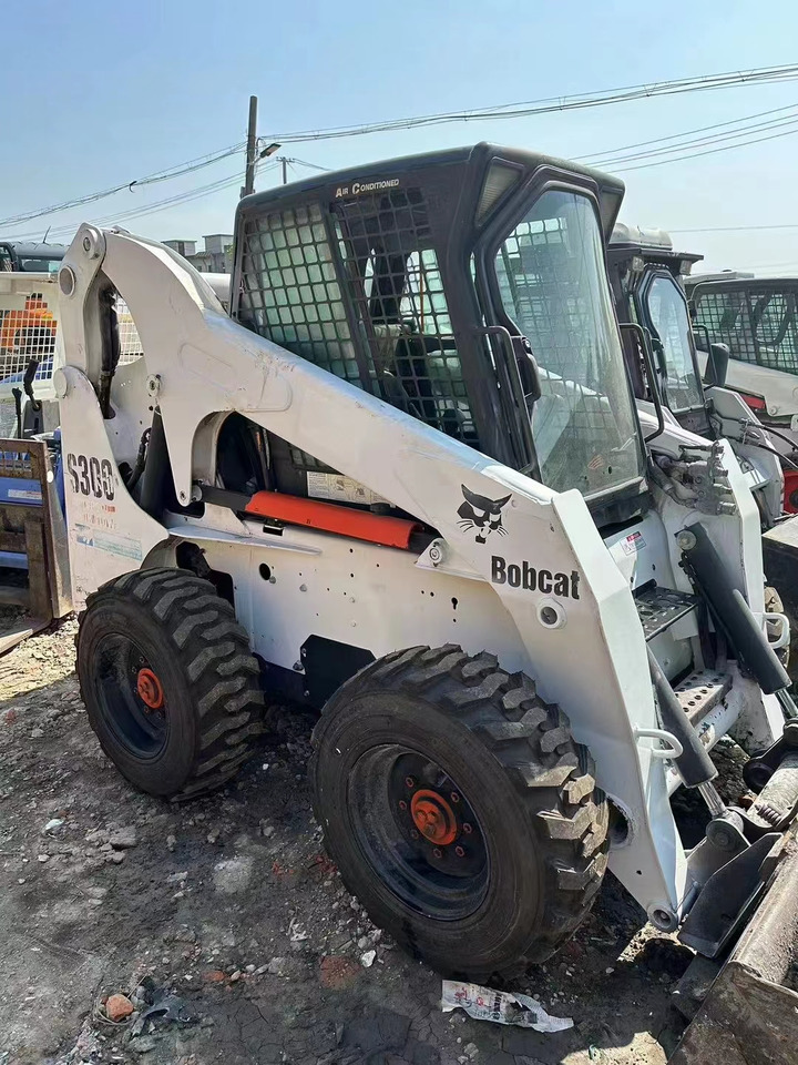 BOBCAT S300 - Mini chargeuse: photos 4 BOBCAT S300 - Mini chargeuse: photos 4