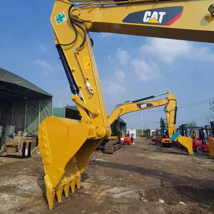 CAT second-hand 330D excavator sold at low price and in very good condition Japanese original hydraulic crawler excavator - Pelle: photos 5 CAT second-hand 330D excavator sold at low price and in very good condition Japanese original hydraulic crawler excavator - Pelle: photos 5
