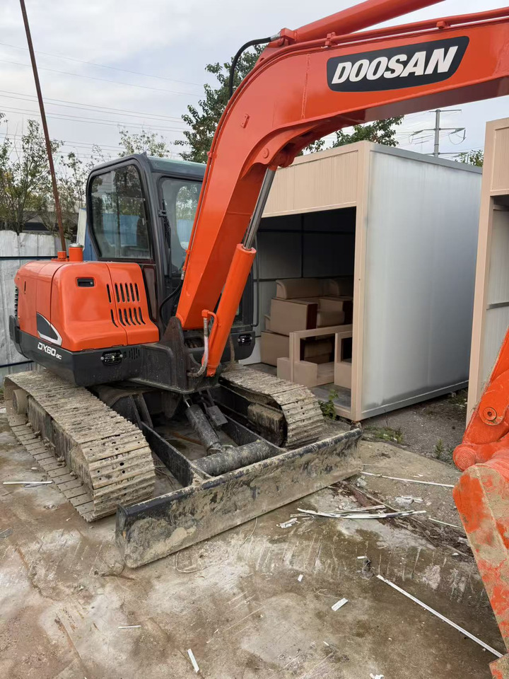 DOOSAN Used large Doosan DX60 excavators, original DX60 used excavators, 6-ton DX60 hydraulic excavators, best-selling at low prices. - Mini pelle: photos 4 DOOSAN Used large Doosan DX60 excavators, original DX60 used excavators, 6-ton DX60 hydraulic excavators, best-selling at low prices. - Mini pelle: photos 4
