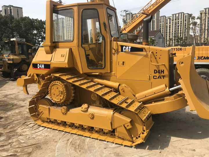 Good Condition D4H Bulldozer New Crawler Bulldozer with Parts Price Bulldozers - Bulldozer: photos 3 Good Condition D4H Bulldozer New Crawler Bulldozer with Parts Price Bulldozers - Bulldozer: photos 3