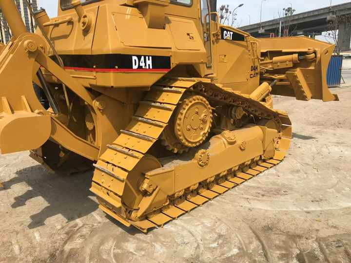 Good Condition D4H Bulldozer New Crawler Bulldozer with Parts Price Bulldozers - Bulldozer: photos 5 Good Condition D4H Bulldozer New Crawler Bulldozer with Parts Price Bulldozers - Bulldozer: photos 5