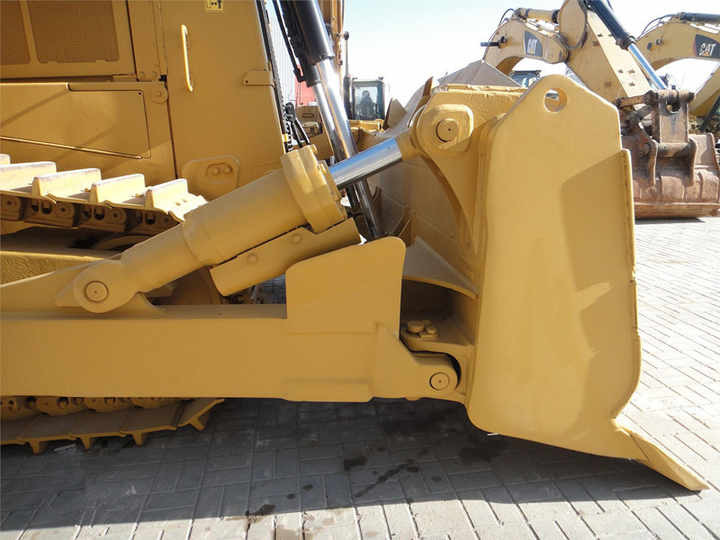 Good Condition D8r Mini Bulldozer New Crawler Bulldozer with Parts Price Bulldozers - Bulldozer: photos 4 Good Condition D8r Mini Bulldozer New Crawler Bulldozer with Parts Price Bulldozers - Bulldozer: photos 4