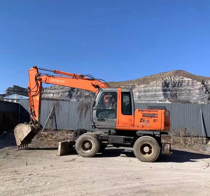 HITACHI ZX300 Excavator, Original Japan Surplus Hitachi ZX300 for Sale - Pelle: photos 1 HITACHI ZX300 Excavator, Original Japan Surplus Hitachi ZX300 for Sale - Pelle: photos 1