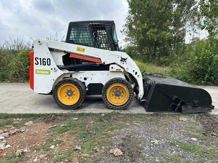 USED BOBCAT S160 Skid-steer Loader with Very Good Performance Is for Sale at a Low Price. - Mini chargeuse: photos 3 USED BOBCAT S160 Skid-steer Loader with Very Good Performance Is for Sale at a Low Price. - Mini chargeuse: photos 3