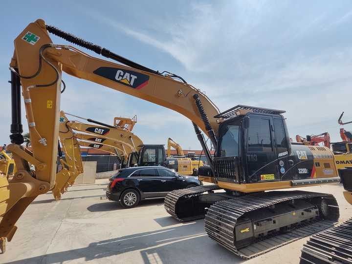 USED CAT 320 Excavator with Wide Track Shoe for Sale - Pelle: photos 2 USED CAT 320 Excavator with Wide Track Shoe for Sale - Pelle: photos 2