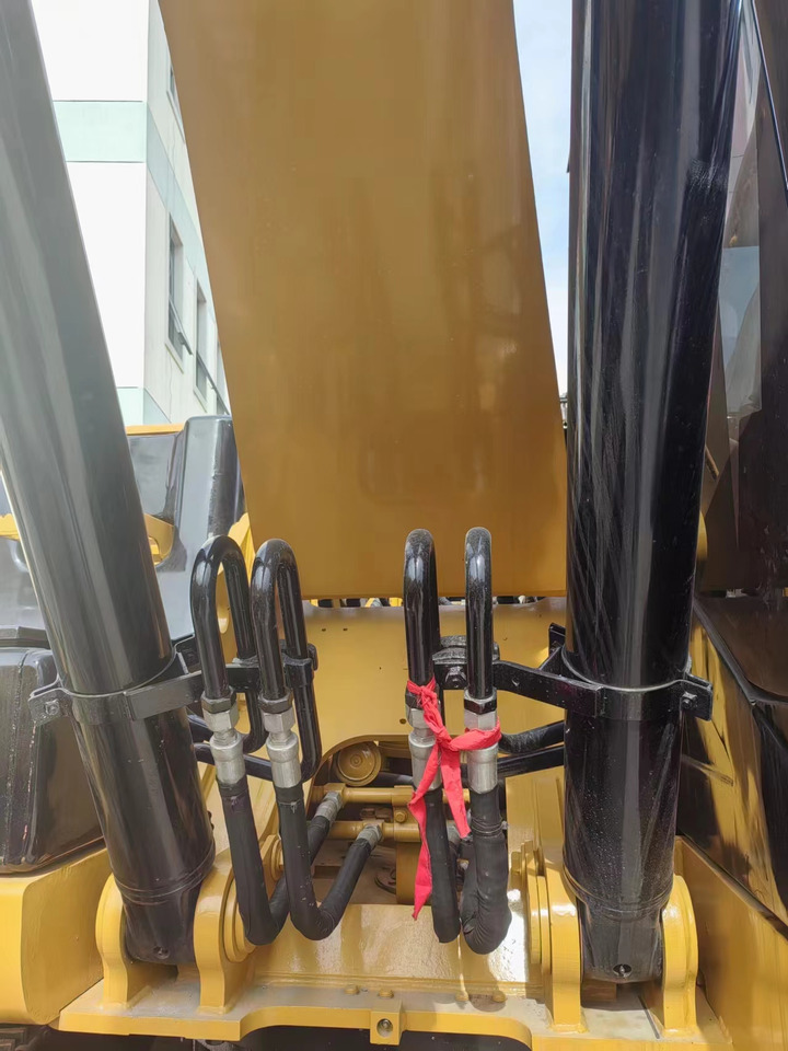 Used Caterpillar 320d excavator for sale at a low price. - Pelle sur chenille: photos 5 Used Caterpillar 320d excavator for sale at a low price. - Pelle sur chenille: photos 5