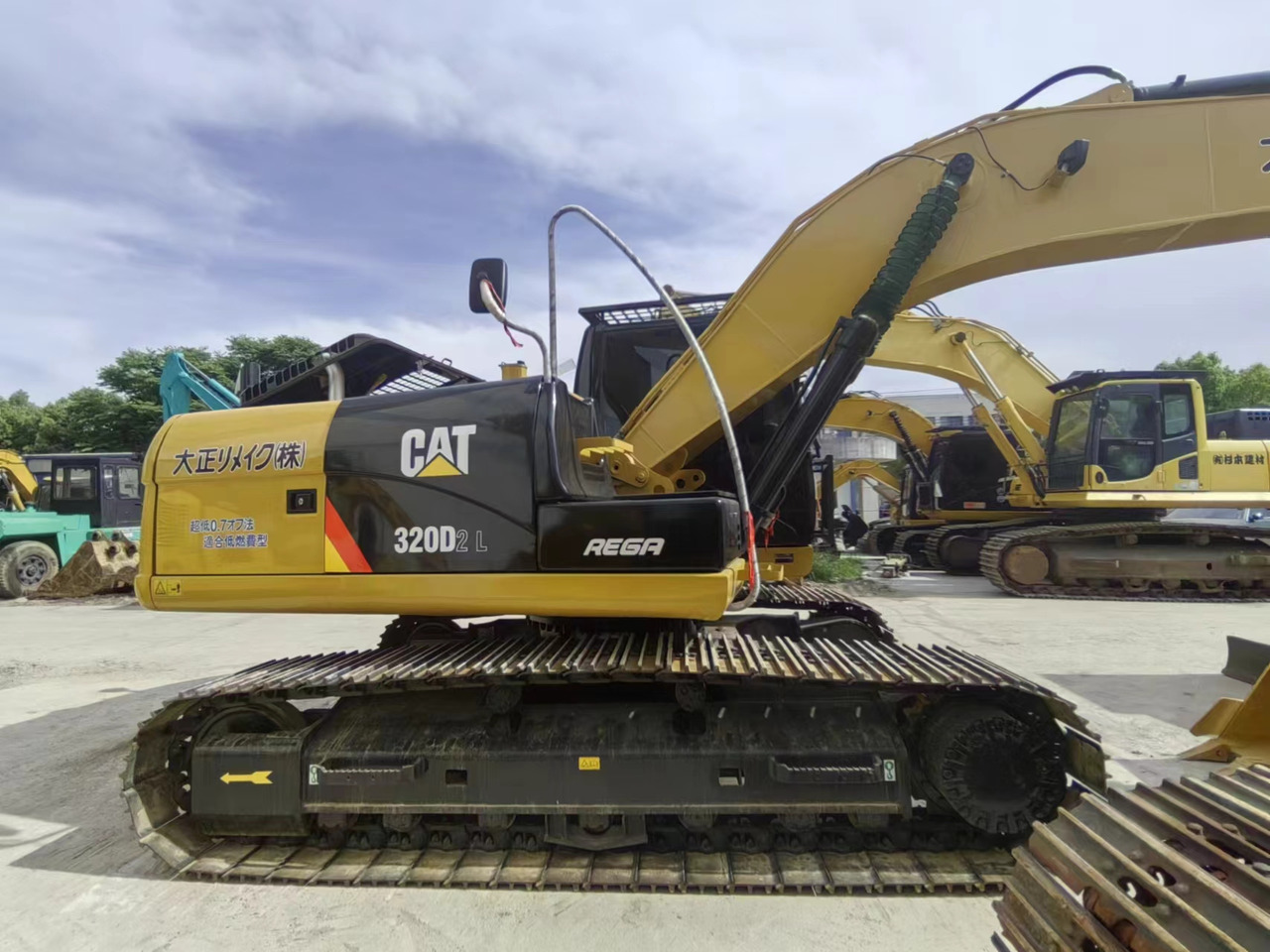 Used Caterpillar 320d excavator for sale at a low price. - Pelle sur chenille: photos 1 Used Caterpillar 320d excavator for sale at a low price. - Pelle sur chenille: photos 1