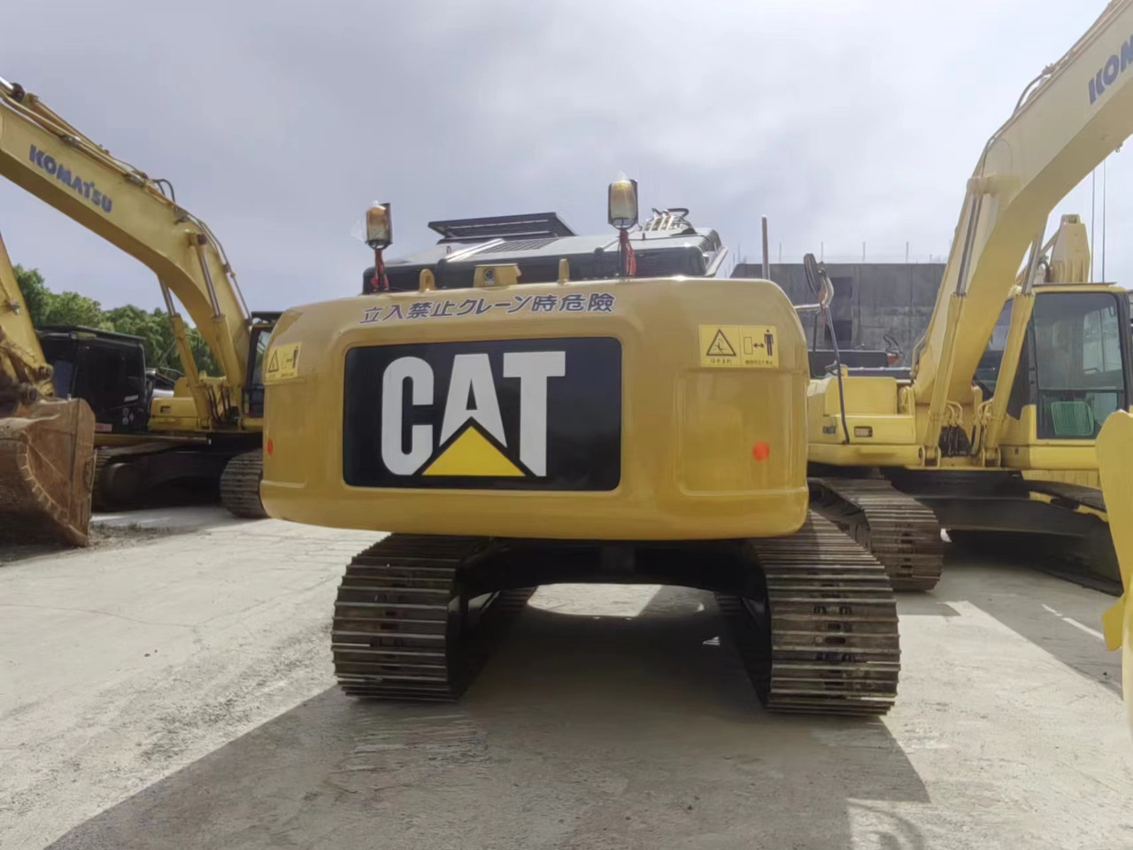Used Caterpillar 320d excavator for sale at a low price. - Pelle sur chenille: photos 3 Used Caterpillar 320d excavator for sale at a low price. - Pelle sur chenille: photos 3
