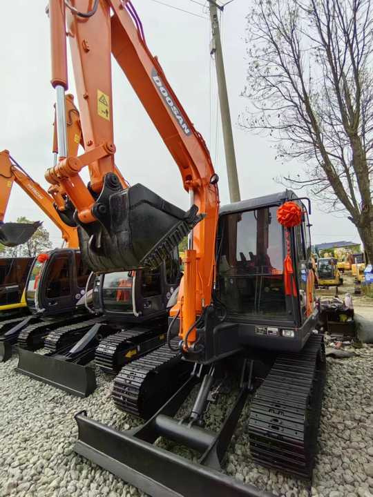 Used Digger DOOSAN DX60 Construction Machinery Construction Digger Used DOOSAN DX60 Cheap Excavator - Pelle sur chenille: photos 2 Used Digger DOOSAN DX60 Construction Machinery Construction Digger Used DOOSAN DX60 Cheap Excavator - Pelle sur chenille: photos 2