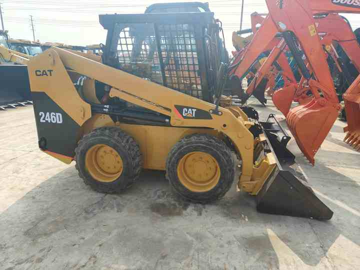 Used Front Loader Tractor CAT 246D Skid Steer Loader / Used Cat 226B 246C 246d Mini Skid Steer Loader in Stock - Mini chargeuse: photos 2 Used Front Loader Tractor CAT 246D Skid Steer Loader / Used Cat 226B 246C 246d Mini Skid Steer Loader in Stock - Mini chargeuse: photos 2
