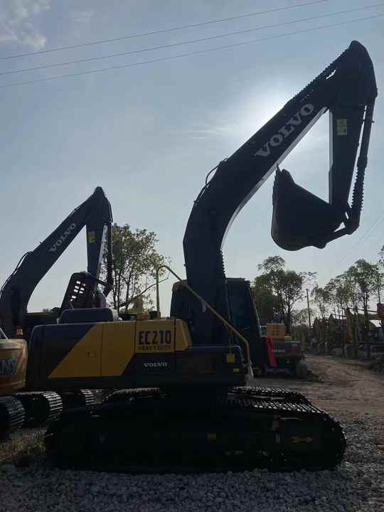 Used Korea Brand volvo Ec210 Excavator for Sale - Pelle sur chenille: photos 2 Used Korea Brand volvo Ec210 Excavator for Sale - Pelle sur chenille: photos 2