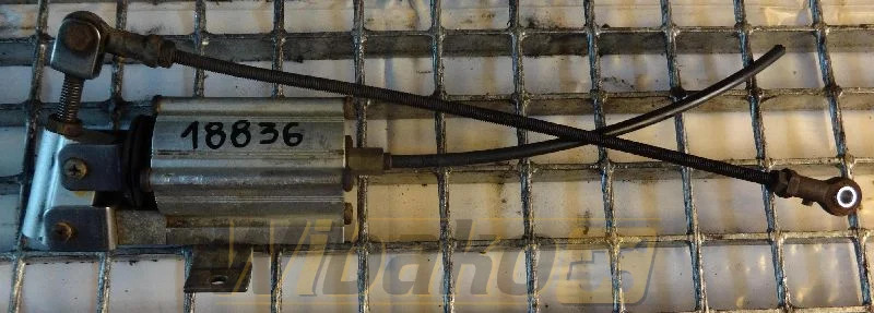 Deutz F5L413 - Moteur et pièces pour Engins de chantier: photos 1 Deutz F5L413 - Moteur et pièces pour Engins de chantier: photos 1