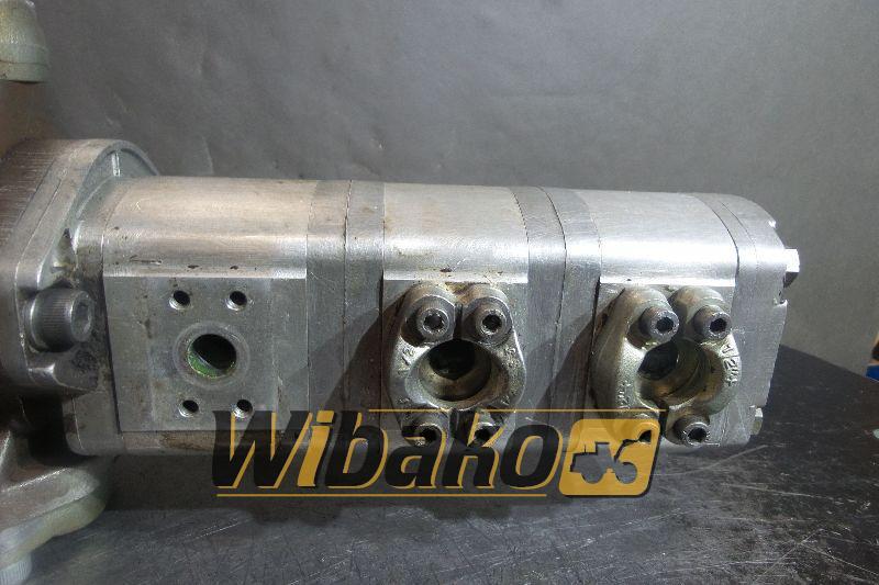 Gear pump Poclain 30125697 P4743520A - Pompe hydraulique pour Engins de chantier: photos 1 Gear pump Poclain 30125697 P4743520A - Pompe hydraulique pour Engins de chantier: photos 1