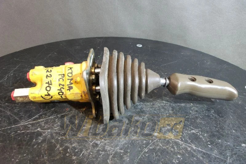 Komatsu PC240-5 - Valve hydraulique pour Engins de chantier: photos 2 Komatsu PC240-5 - Valve hydraulique pour Engins de chantier: photos 2