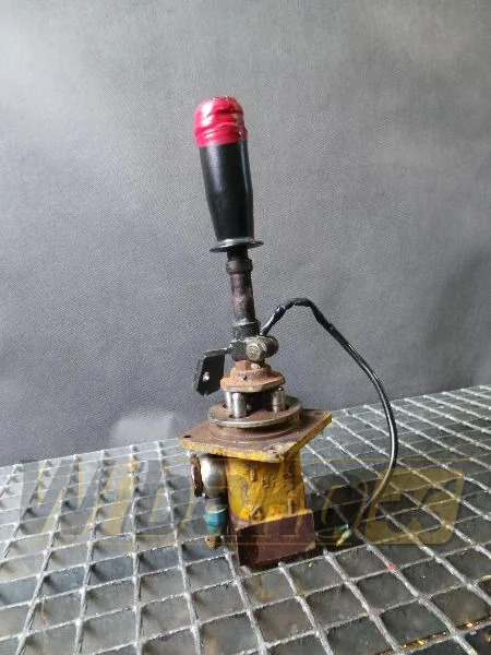 Komatsu PC300-5 - Valve hydraulique pour Engins de chantier: photos 1 Komatsu PC300-5 - Valve hydraulique pour Engins de chantier: photos 1