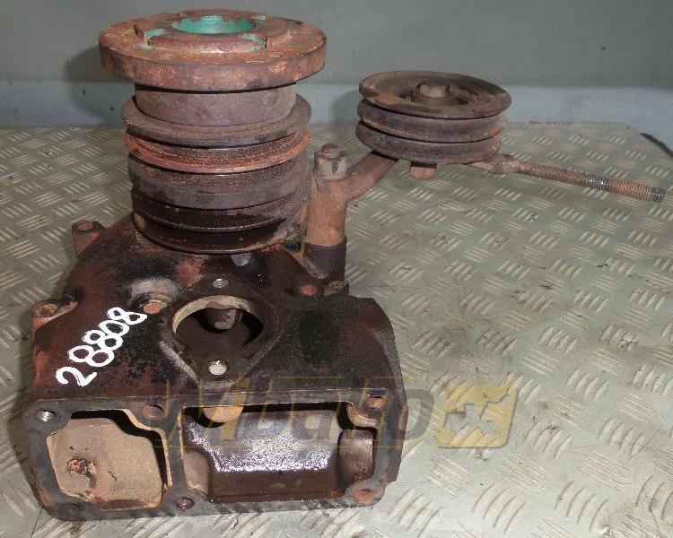 Volvo TD100 207811 - Pompe à eau: photos 1 Volvo TD100 207811 - Pompe à eau: photos 1