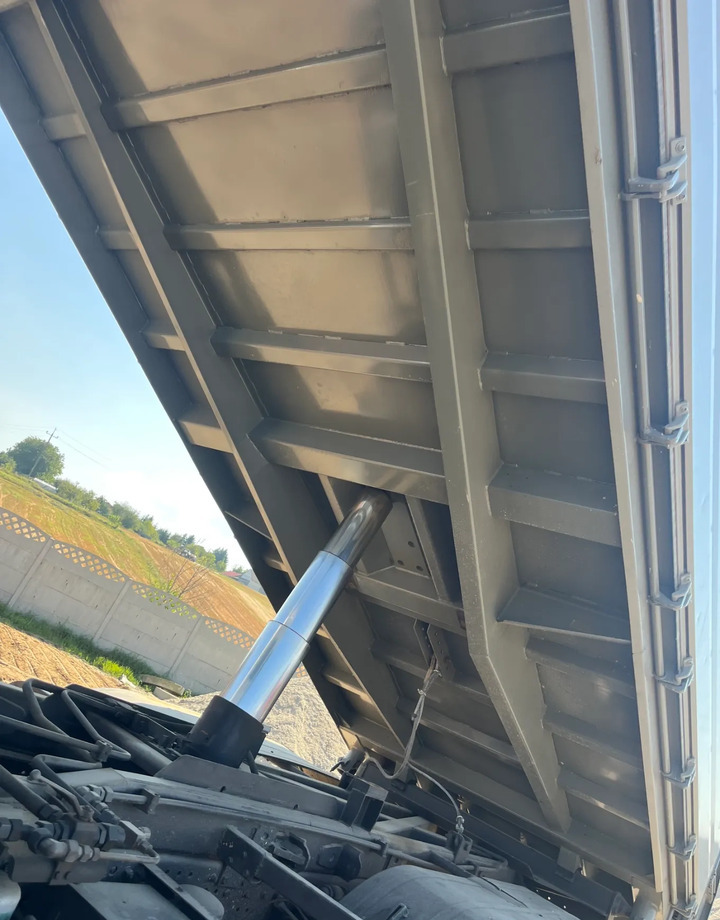 MAN TGA 33.390 - Camion benne: photos 4 MAN TGA 33.390 - Camion benne: photos 4