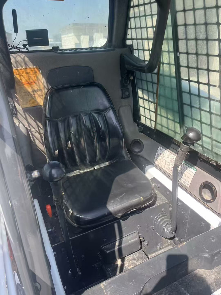 BOBCAT S160 - Mini chargeuse: photos 4 BOBCAT S160 - Mini chargeuse: photos 4