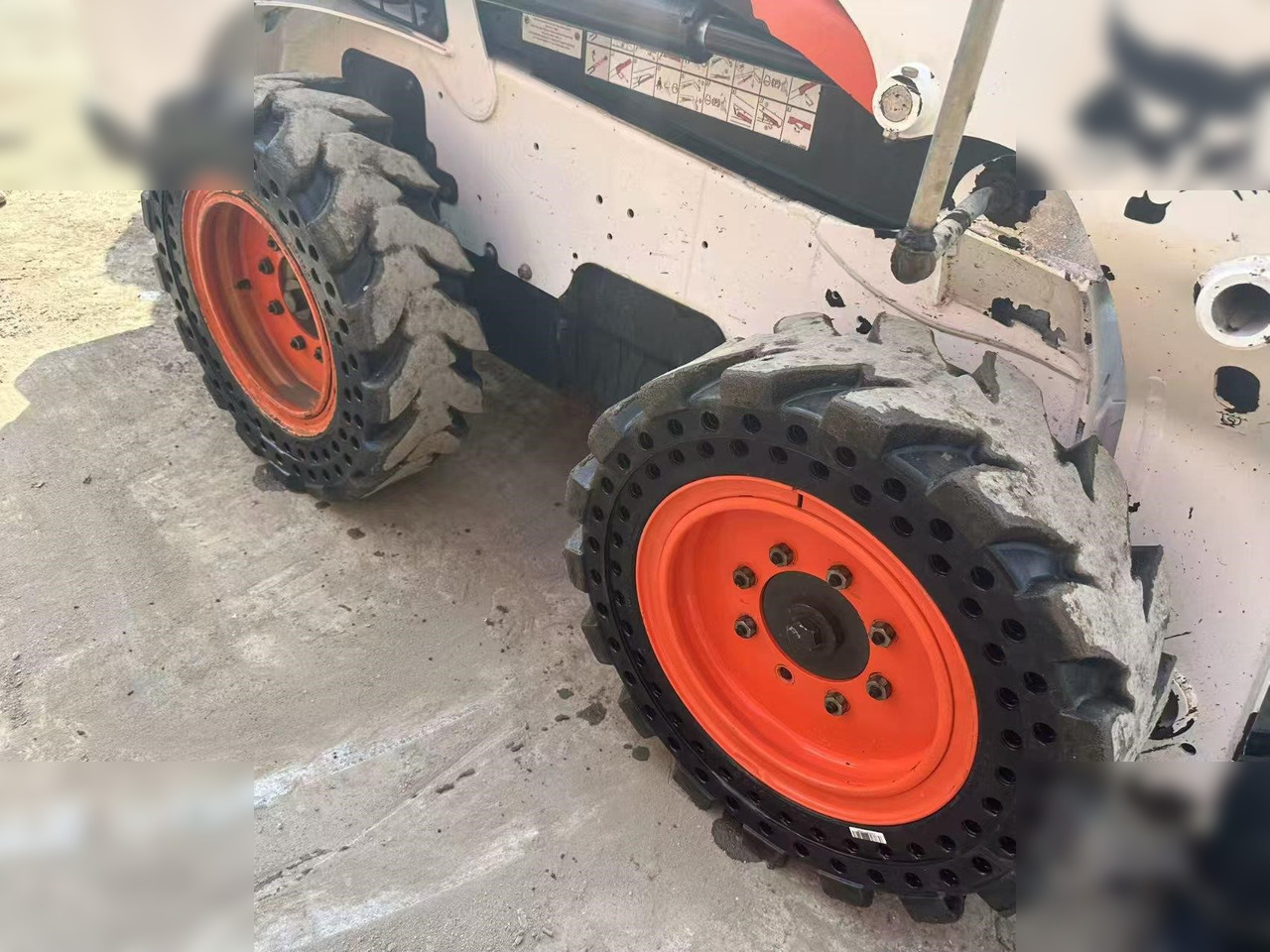 BOBCAT S550 - Mini chargeuse: photos 3 BOBCAT S550 - Mini chargeuse: photos 3