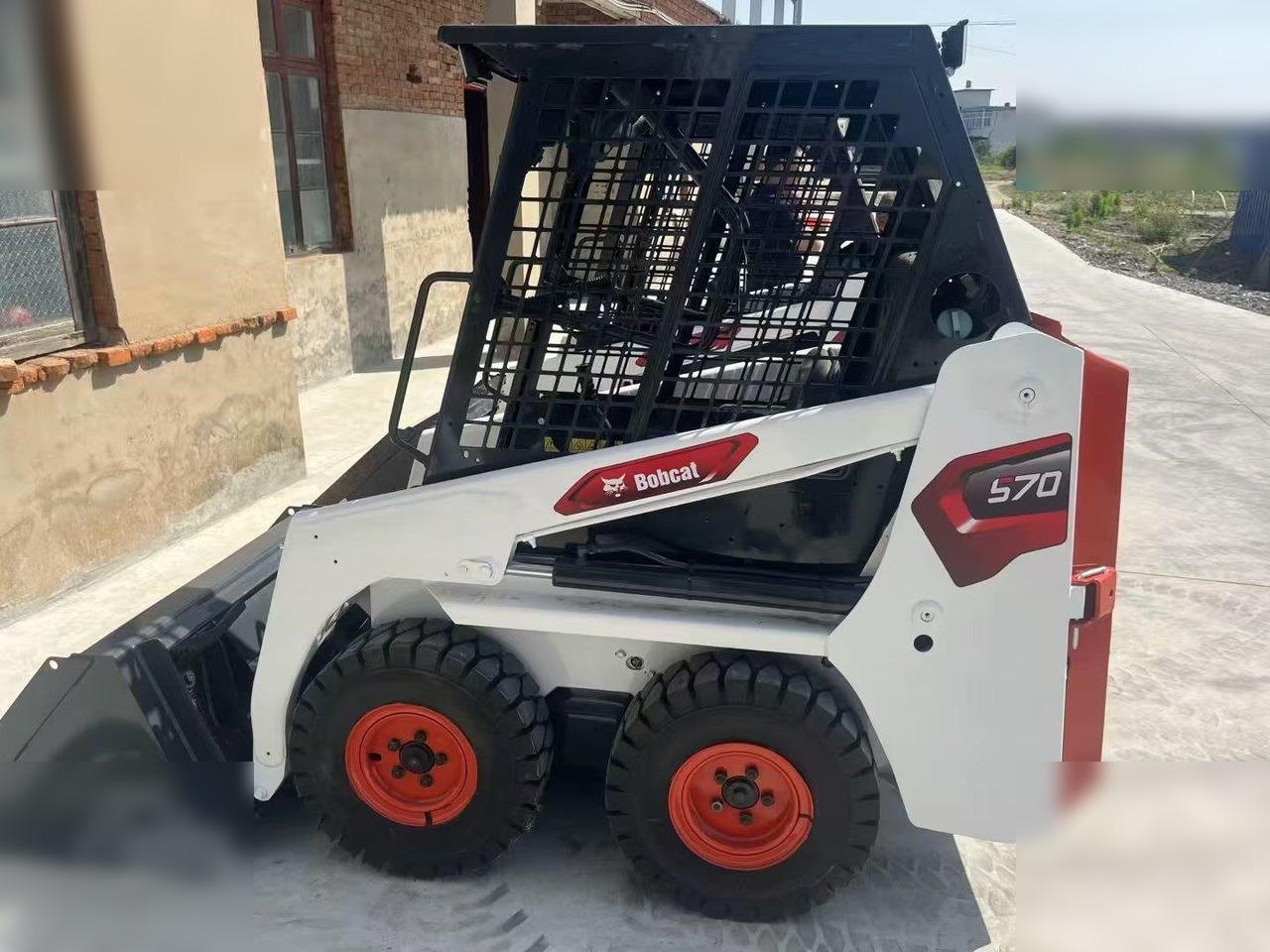 BOBCAT S70 - Mini chargeuse: photos 1 BOBCAT S70 - Mini chargeuse: photos 1