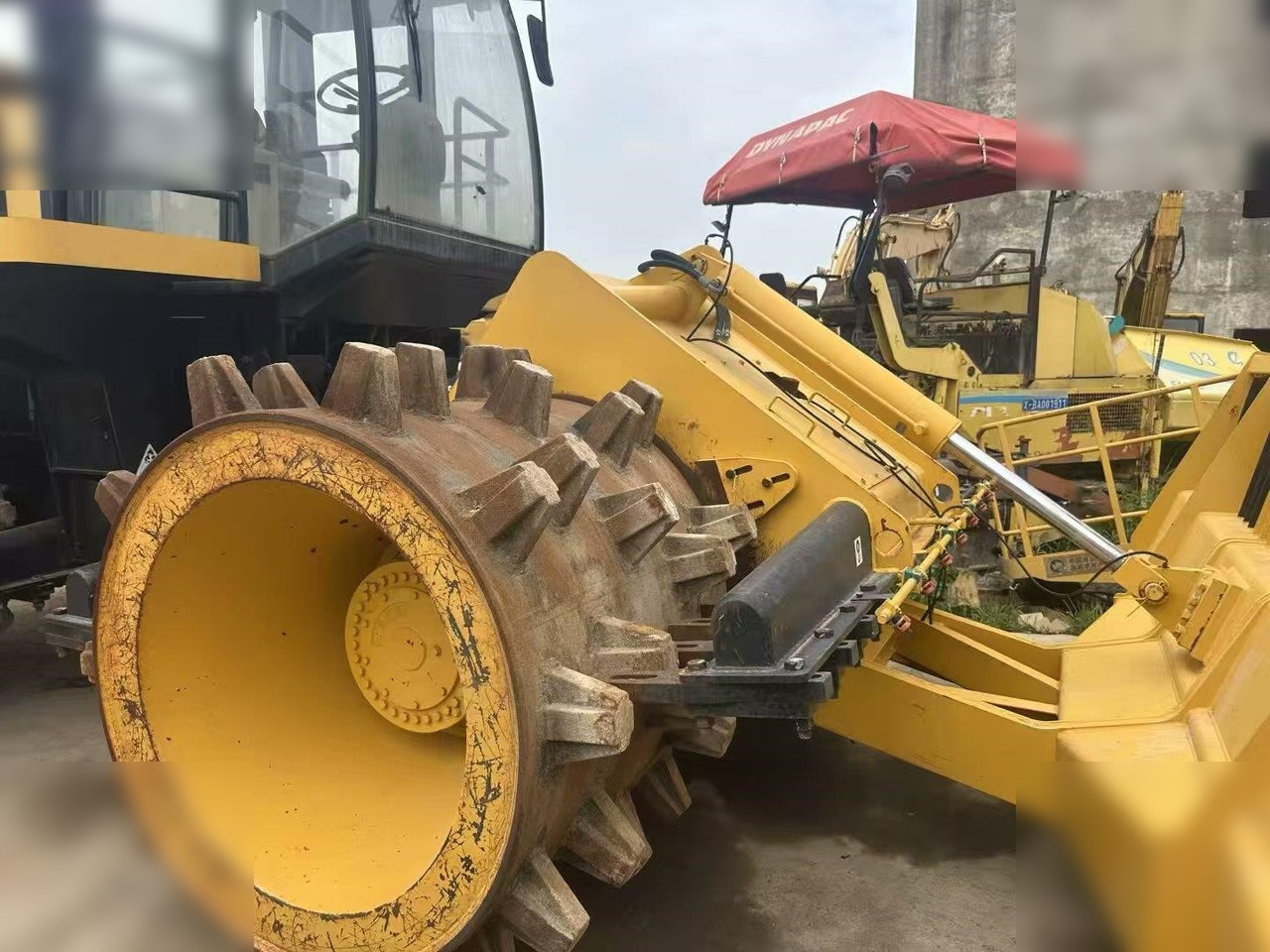 CATERPILLAR 816A - Compacteur à pieds de mouton/ Monocylindre: photos 2 CATERPILLAR 816A - Compacteur à pieds de mouton/ Monocylindre: photos 2