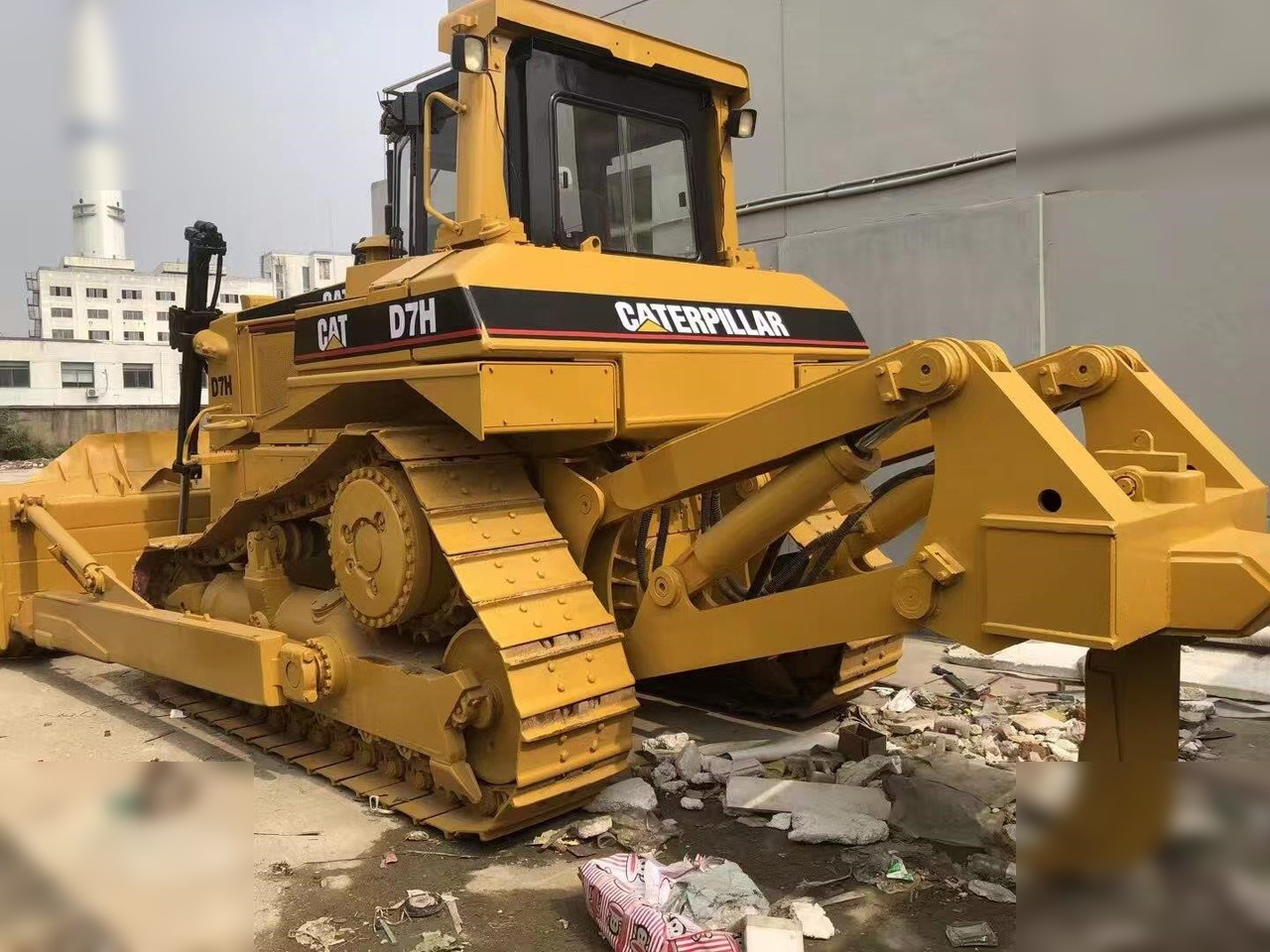 CATERPILLAR D7H - Bulldozer: photos 3 CATERPILLAR D7H - Bulldozer: photos 3