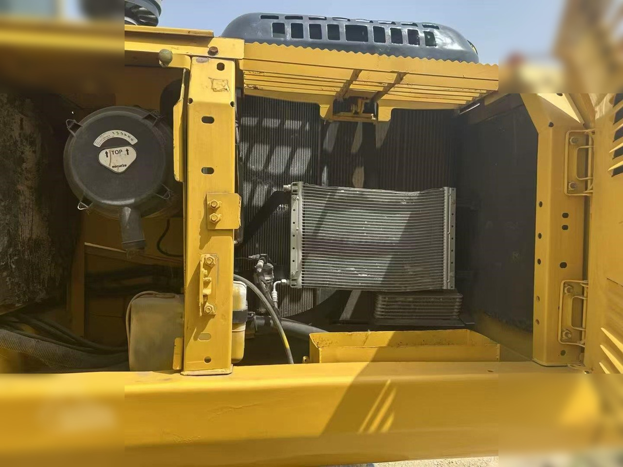 Pelle sur chenille KOMATSU PC200-8: photos 9