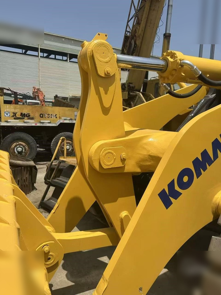 KOMATSU WA470-3 - Chargeuse sur pneus: photos 2 KOMATSU WA470-3 - Chargeuse sur pneus: photos 2