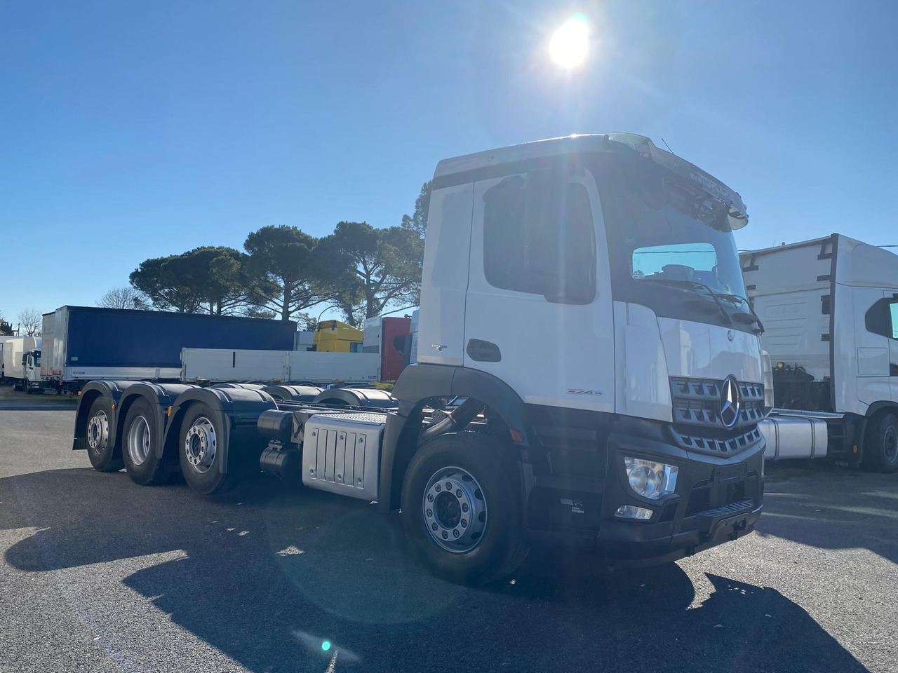 MERCEDES-BENZ AROCS 32.43 - Camion: photos 2 MERCEDES-BENZ AROCS 32.43 - Camion: photos 2