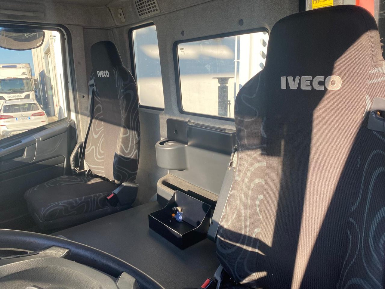 Camion grue IVECO AD260S36: photos 9